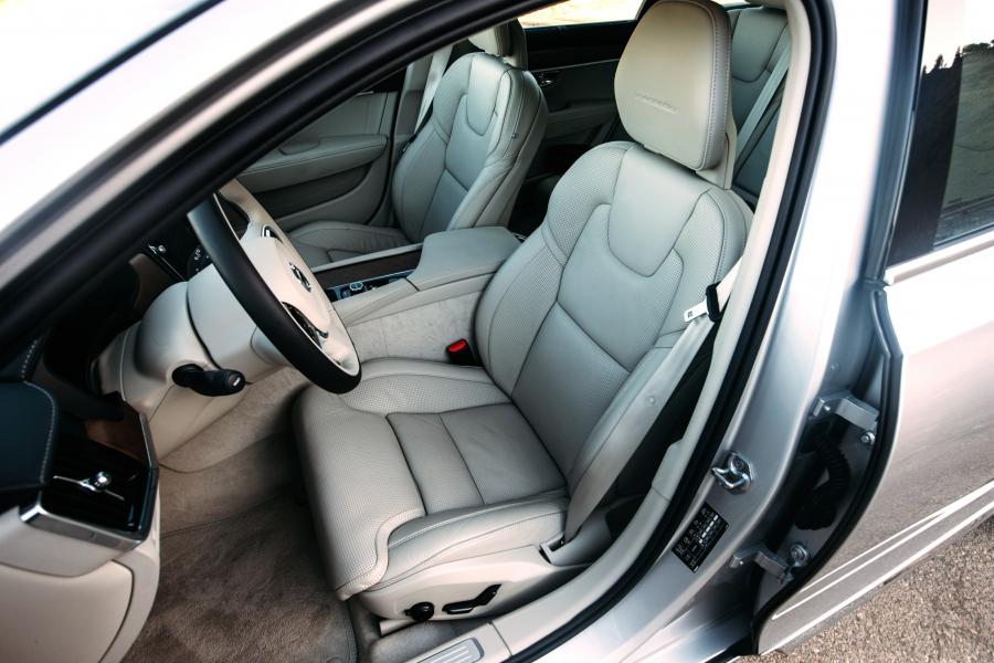 Интерьер Volvo V90 D5 Inscription 2016 года  (фото 3 из 31)